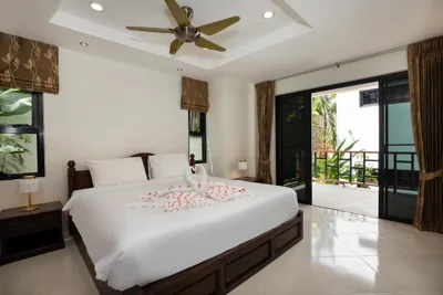 Apartamento con balcón — Baan Chom View Kamala